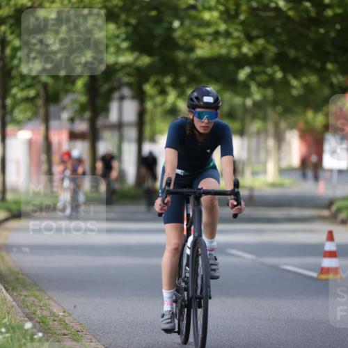 10.08.2025 - GEWOBA Citytriathlon Bremen Yannick Fuchs http://msf.ph/oto/8558146 10.08.2025 12:30:15 Radfahren 640, 675, 717, 722, 733, 745, 760, 769, 823, 875, 884, 935, 943, 960, 1013 meine-sportfotos.de