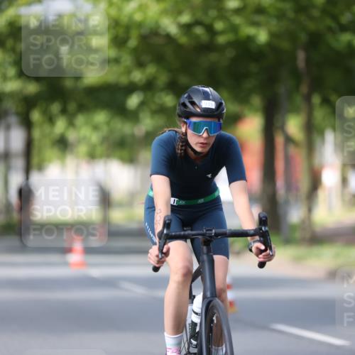 10.08.2025 - GEWOBA Citytriathlon Bremen Yannick Fuchs http://msf.ph/oto/8558147 10.08.2025 12:30:16 Radfahren 640, 717, 722, 733, 745, 760, 769, 823, 875, 884, 935, 943, 960, 1013 meine-sportfotos.de