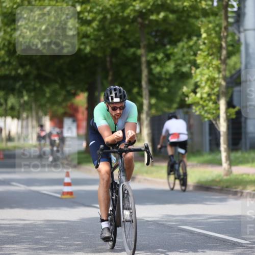 10.08.2025 - GEWOBA Citytriathlon Bremen Yannick Fuchs http://msf.ph/oto/8558169 10.08.2025 12:30:24 Radfahren 722, 733, 745, 767, 823, 884, 924, 932, 935, 943, 1013 meine-sportfotos.de