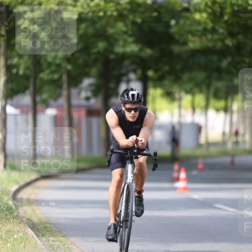 10.08.2025 - GEWOBA Citytriathlon Bremen Yannick Fuchs http://msf.ph/oto/8558181 10.08.2025 12:30:29 Radfahren 722, 733, 745, 767, 823, 924, 932, 937, 943, 1011 meine-sportfotos.de