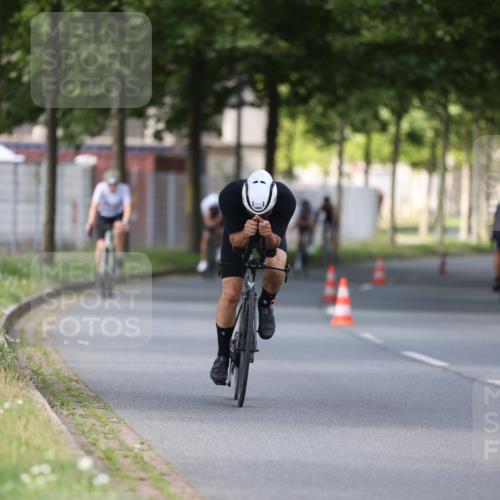 10.08.2025 - GEWOBA Citytriathlon Bremen Yannick Fuchs http://msf.ph/oto/8558185 10.08.2025 12:30:34 Radfahren 733, 745, 767, 823, 924, 932, 937, 1011, 1022, 1026 meine-sportfotos.de