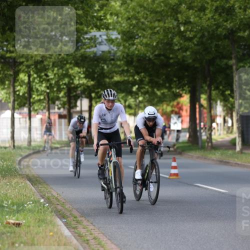 10.08.2025 - GEWOBA Citytriathlon Bremen Yannick Fuchs http://msf.ph/oto/8558194 10.08.2025 12:30:39 Radfahren 587, 752, 767, 916, 924, 932, 937, 951, 1011, 1022, 1026 meine-sportfotos.de