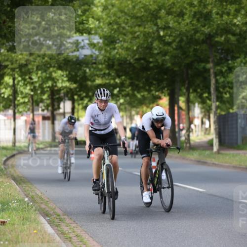 10.08.2025 - GEWOBA Citytriathlon Bremen Yannick Fuchs http://msf.ph/oto/8558195 10.08.2025 12:30:39 Radfahren 587, 752, 767, 916, 924, 932, 937, 951, 1011, 1022, 1026 meine-sportfotos.de
