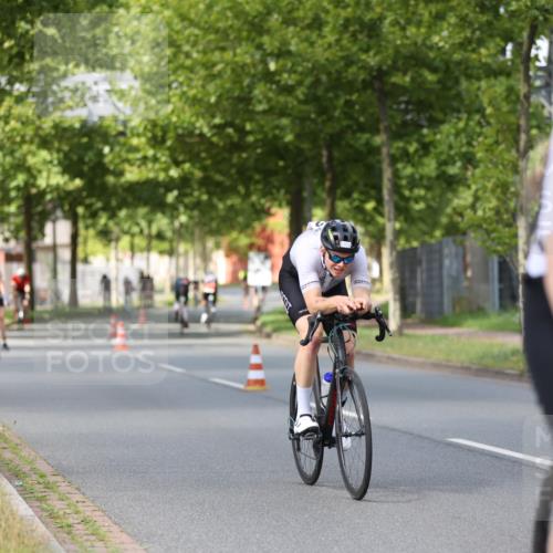 10.08.2025 - GEWOBA Citytriathlon Bremen Yannick Fuchs http://msf.ph/oto/8558198 10.08.2025 12:30:40 Radfahren 587, 752, 767, 916, 924, 932, 937, 951, 1011, 1020, 1022, 1026 meine-sportfotos.de