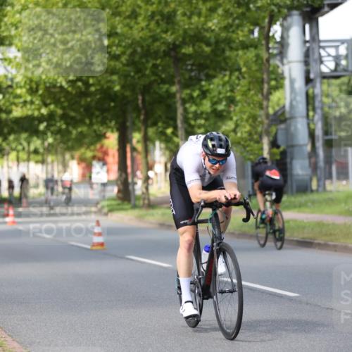 10.08.2025 - GEWOBA Citytriathlon Bremen Yannick Fuchs http://msf.ph/oto/8558199 10.08.2025 12:30:40 Radfahren 587, 752, 767, 916, 924, 932, 937, 951, 1011, 1020, 1022, 1026 meine-sportfotos.de