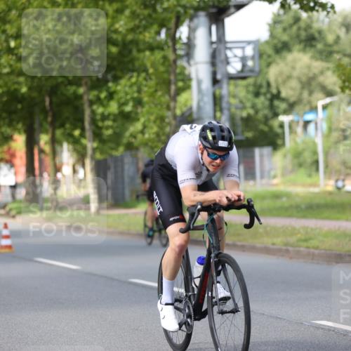 10.08.2025 - GEWOBA Citytriathlon Bremen Yannick Fuchs http://msf.ph/oto/8558200 10.08.2025 12:30:40 Radfahren 587, 752, 767, 916, 924, 932, 937, 951, 1011, 1020, 1022, 1026 meine-sportfotos.de