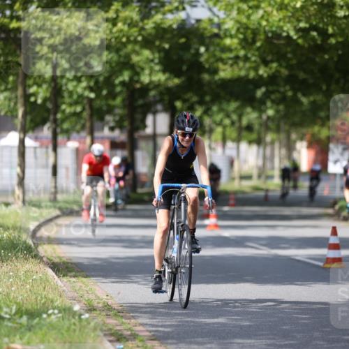 10.08.2025 - GEWOBA Citytriathlon Bremen Yannick Fuchs http://msf.ph/oto/8558205 10.08.2025 12:30:42 Radfahren 587, 752, 767, 916, 924, 932, 937, 951, 1011, 1020, 1022, 1026 meine-sportfotos.de