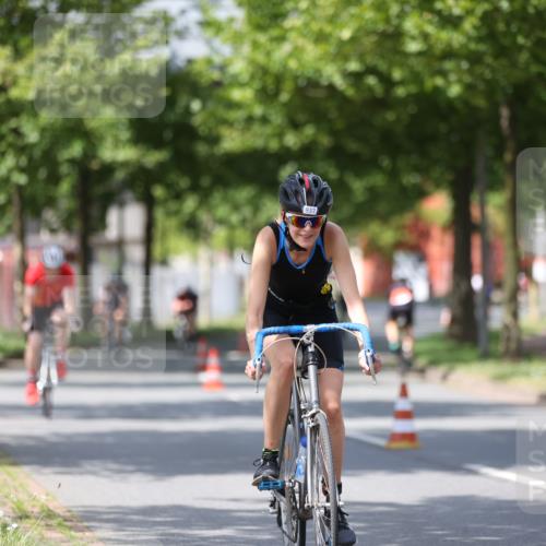10.08.2025 - GEWOBA Citytriathlon Bremen Yannick Fuchs http://msf.ph/oto/8558207 10.08.2025 12:30:43 Radfahren 587, 752, 767, 916, 924, 937, 951, 1011, 1020, 1022, 1026 meine-sportfotos.de