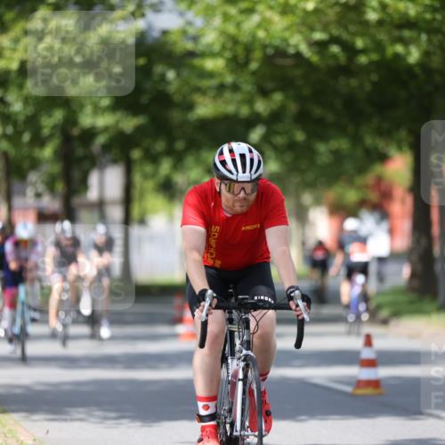 10.08.2025 - GEWOBA Citytriathlon Bremen Yannick Fuchs http://msf.ph/oto/8558212 10.08.2025 12:30:45 Radfahren 587, 752, 916, 924, 937, 951, 1011, 1020, 1022, 1026 meine-sportfotos.de