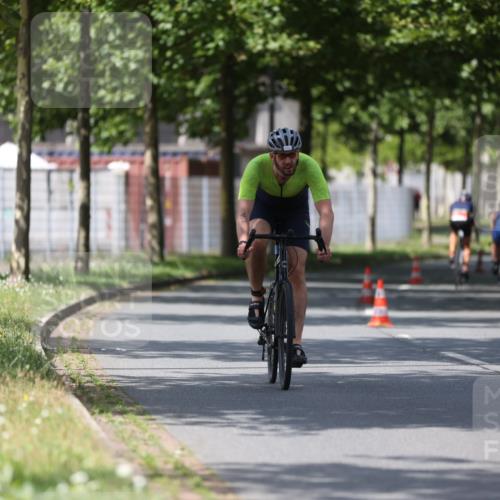 10.08.2025 - GEWOBA Citytriathlon Bremen Yannick Fuchs http://msf.ph/oto/8558230 10.08.2025 12:30:51 Radfahren 587, 752, 916, 937, 951, 1020, 1022, 1026 meine-sportfotos.de