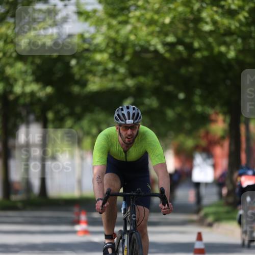 10.08.2025 - GEWOBA Citytriathlon Bremen Yannick Fuchs http://msf.ph/oto/8558232 10.08.2025 12:30:52 Radfahren 587, 752, 916, 937, 951, 1020, 1022, 1026 meine-sportfotos.de