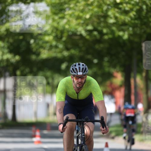 10.08.2025 - GEWOBA Citytriathlon Bremen Yannick Fuchs http://msf.ph/oto/8558233 10.08.2025 12:30:52 Radfahren 587, 752, 916, 937, 951, 1020, 1022, 1026 meine-sportfotos.de