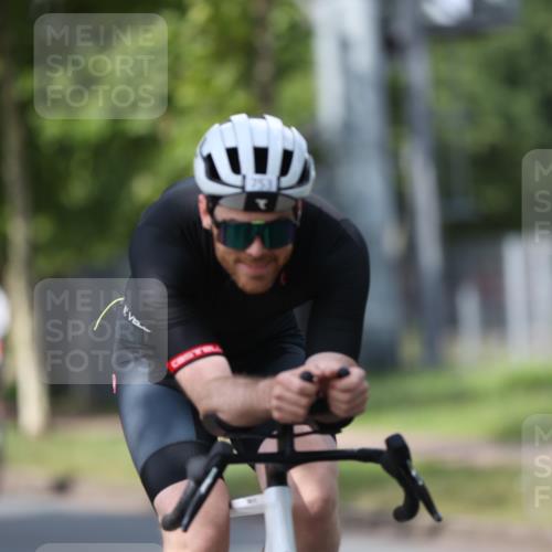 10.08.2025 - GEWOBA Citytriathlon Bremen Yannick Fuchs http://msf.ph/oto/8558244 10.08.2025 12:31:14 Radfahren 575, 621, 630, 692, 753, 801, 894, 905 meine-sportfotos.de