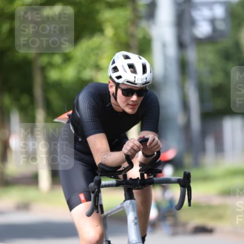 10.08.2025 - GEWOBA Citytriathlon Bremen Yannick Fuchs http://msf.ph/oto/8558250 10.08.2025 12:31:18 Radfahren 575, 616, 621, 630, 692, 753, 801, 894, 905 meine-sportfotos.de