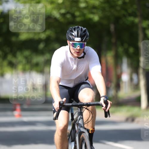 10.08.2025 - GEWOBA Citytriathlon Bremen Yannick Fuchs http://msf.ph/oto/8558255 10.08.2025 12:31:21 Radfahren 575, 616, 621, 630, 692, 753, 801, 863, 894, 905 meine-sportfotos.de