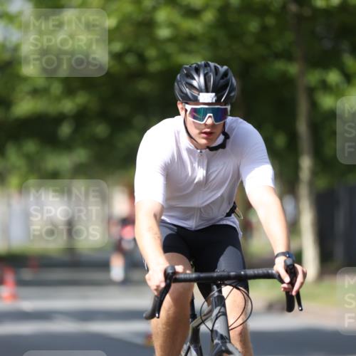 10.08.2025 - GEWOBA Citytriathlon Bremen Yannick Fuchs http://msf.ph/oto/8558256 10.08.2025 12:31:21 Radfahren 575, 616, 621, 630, 692, 753, 801, 863, 894, 905 meine-sportfotos.de