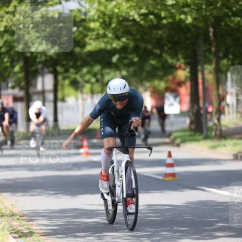 10.08.2025 - GEWOBA Citytriathlon Bremen Yannick Fuchs http://msf.ph/oto/8558257 10.08.2025 12:31:22 Radfahren 575, 616, 621, 630, 649, 753, 801, 863, 894, 905 meine-sportfotos.de