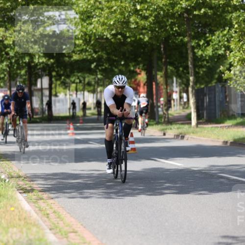 10.08.2025 - GEWOBA Citytriathlon Bremen Yannick Fuchs http://msf.ph/oto/8558268 10.08.2025 12:31:25 Radfahren 564, 575, 616, 630, 649, 753, 788, 793, 863, 894, 905 meine-sportfotos.de