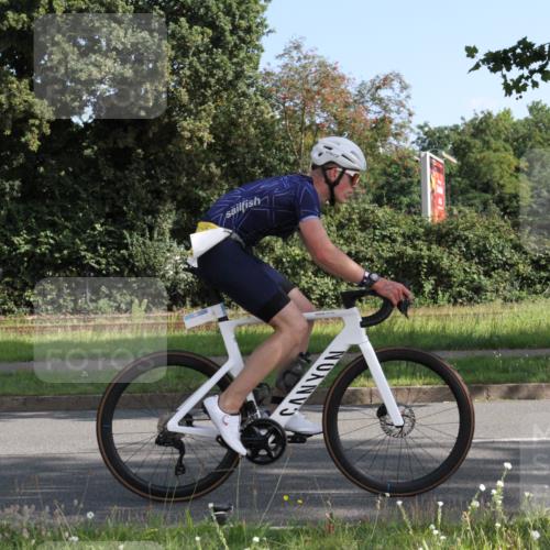 10.08.2025 - GEWOBA Citytriathlon Bremen Yannick Fuchs http://msf.ph/oto/8558287 10.08.2025 10:27:29 Radfahren 351, 422, 437, 511 meine-sportfotos.de