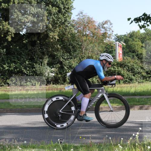 10.08.2025 - GEWOBA Citytriathlon Bremen Yannick Fuchs http://msf.ph/oto/8558293 10.08.2025 10:27:37 Radfahren 351, 422 meine-sportfotos.de