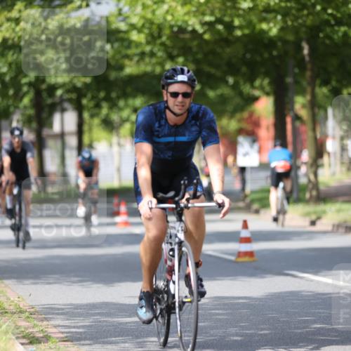 10.08.2025 - GEWOBA Citytriathlon Bremen Yannick Fuchs http://msf.ph/oto/8558302 10.08.2025 12:31:35 Radfahren 564, 616, 649, 654, 655, 666, 788, 793, 863, 894, 905, 950 meine-sportfotos.de