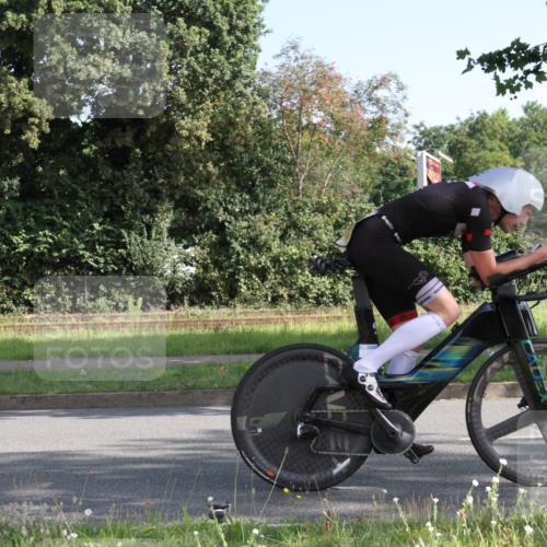 10.08.2025 - GEWOBA Citytriathlon Bremen Yannick Fuchs http://msf.ph/oto/8558306 10.08.2025 10:28:23 Radfahren 425 meine-sportfotos.de