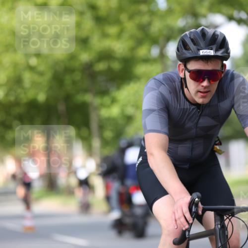 10.08.2025 - GEWOBA Citytriathlon Bremen Yannick Fuchs http://msf.ph/oto/8558340 10.08.2025 12:31:45 Radfahren 552, 564, 615, 627, 649, 654, 655, 666, 667, 788, 793, 863, 873, 950 meine-sportfotos.de