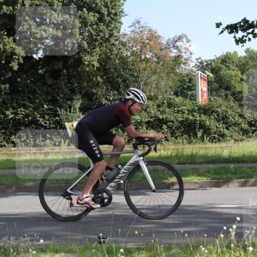 10.08.2025 - GEWOBA Citytriathlon Bremen Yannick Fuchs http://msf.ph/oto/8558344 10.08.2025 10:29:18 Radfahren 386, 412, 509, 510 meine-sportfotos.de