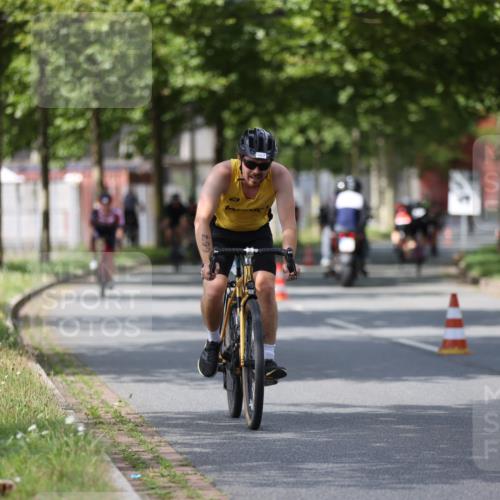 10.08.2025 - GEWOBA Citytriathlon Bremen Yannick Fuchs http://msf.ph/oto/8558346 10.08.2025 12:31:49 Radfahren 552, 615, 627, 654, 655, 657, 666, 667, 689, 770, 839, 873, 876, 950 meine-sportfotos.de