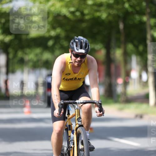 10.08.2025 - GEWOBA Citytriathlon Bremen Yannick Fuchs http://msf.ph/oto/8558347 10.08.2025 12:31:49 Radfahren 552, 615, 627, 654, 655, 657, 666, 667, 689, 770, 839, 873, 876, 950 meine-sportfotos.de