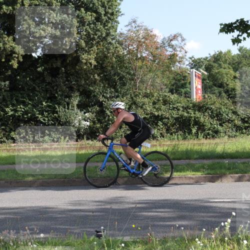 10.08.2025 - GEWOBA Citytriathlon Bremen Yannick Fuchs http://msf.ph/oto/8558357 10.08.2025 10:29:31 Radfahren 386, 509 meine-sportfotos.de