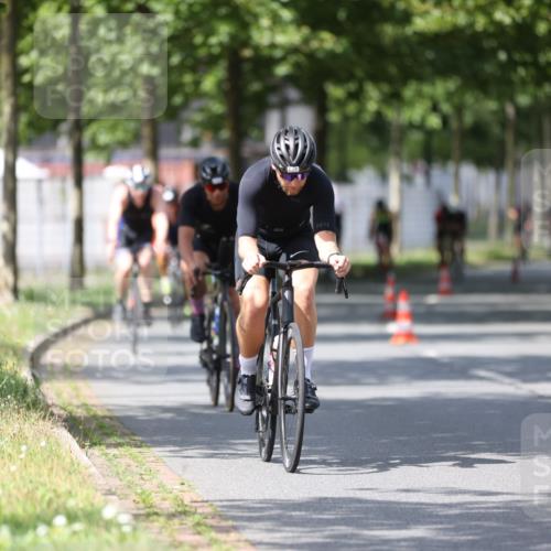 10.08.2025 - GEWOBA Citytriathlon Bremen Yannick Fuchs http://msf.ph/oto/8558360 10.08.2025 12:31:53 Radfahren 552, 615, 627, 654, 657, 666, 667, 689, 770, 839, 857, 873, 876, 888, 897 meine-sportfotos.de