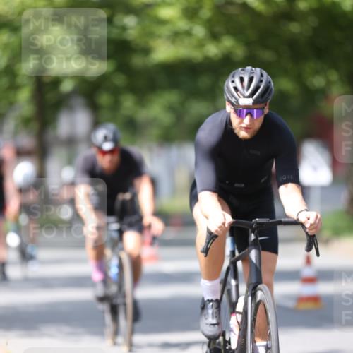 10.08.2025 - GEWOBA Citytriathlon Bremen Yannick Fuchs http://msf.ph/oto/8558366 10.08.2025 12:31:54 Radfahren 552, 615, 627, 654, 657, 666, 667, 689, 770, 838, 839, 857, 873, 876, 888, 897 meine-sportfotos.de