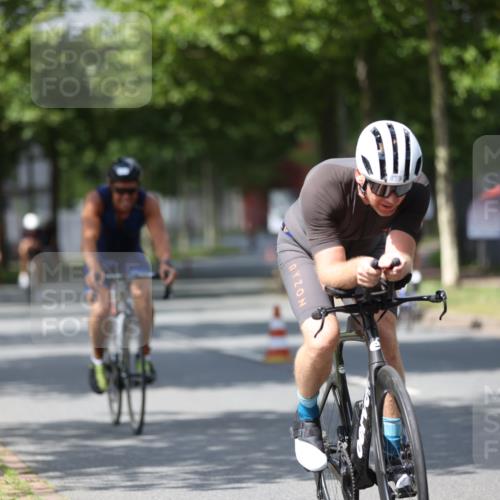 10.08.2025 - GEWOBA Citytriathlon Bremen Yannick Fuchs http://msf.ph/oto/8558378 10.08.2025 12:31:57 Radfahren 552, 615, 627, 657, 666, 667, 689, 770, 806, 838, 839, 857, 873, 876, 888, 897 meine-sportfotos.de