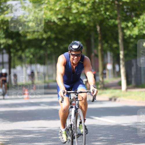 10.08.2025 - GEWOBA Citytriathlon Bremen Yannick Fuchs http://msf.ph/oto/8558380 10.08.2025 12:31:57 Radfahren 552, 615, 627, 657, 666, 667, 689, 770, 806, 838, 839, 857, 873, 876, 888, 897 meine-sportfotos.de