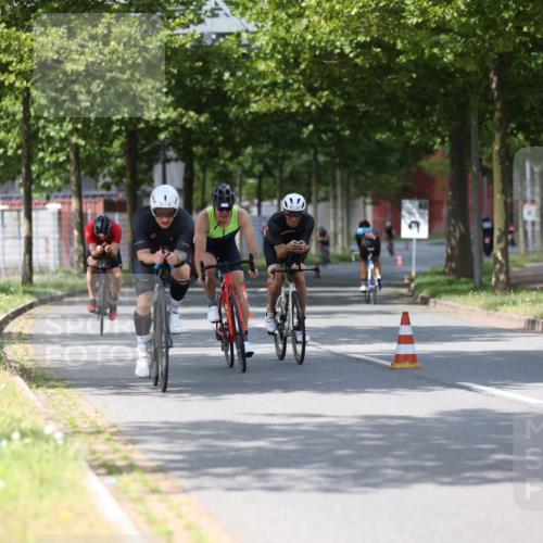10.08.2025 - GEWOBA Citytriathlon Bremen Yannick Fuchs http://msf.ph/oto/8558385 10.08.2025 12:31:59 Radfahren 552, 615, 627, 657, 666, 667, 689, 770, 806, 838, 839, 857, 873, 876, 888, 897 meine-sportfotos.de