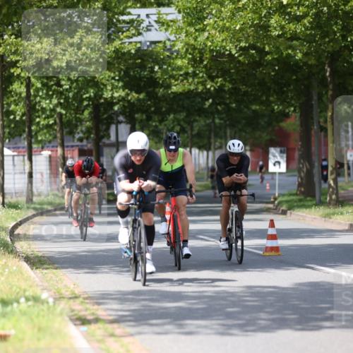 10.08.2025 - GEWOBA Citytriathlon Bremen Yannick Fuchs http://msf.ph/oto/8558388 10.08.2025 12:32:00 Radfahren 552, 615, 627, 657, 667, 689, 770, 806, 838, 839, 857, 873, 876, 888, 897 meine-sportfotos.de