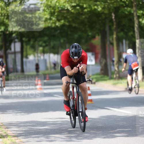 10.08.2025 - GEWOBA Citytriathlon Bremen Yannick Fuchs http://msf.ph/oto/8558392 10.08.2025 12:32:02 Radfahren 552, 615, 627, 657, 682, 689, 770, 806, 838, 839, 857, 873, 876, 888, 897 meine-sportfotos.de