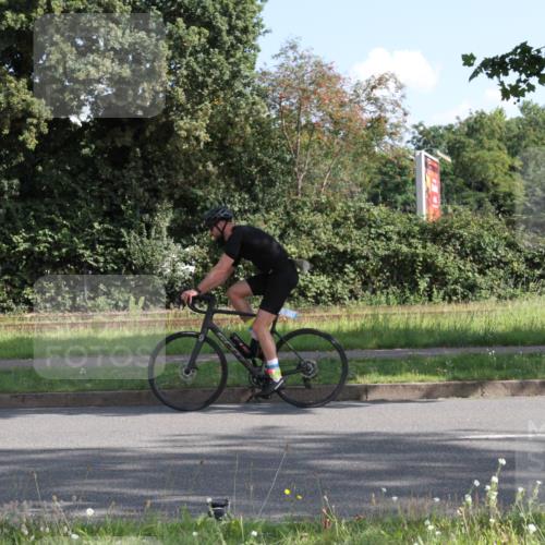 10.08.2025 - GEWOBA Citytriathlon Bremen Yannick Fuchs http://msf.ph/oto/8558393 10.08.2025 10:30:24 Radfahren 377, 433, 441, 471 meine-sportfotos.de
