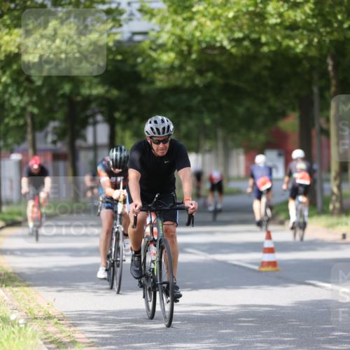 10.08.2025 - GEWOBA Citytriathlon Bremen Yannick Fuchs http://msf.ph/oto/8558401 10.08.2025 12:32:03 Radfahren 552, 615, 627, 657, 682, 689, 770, 806, 838, 839, 857, 873, 876, 888, 897 meine-sportfotos.de
