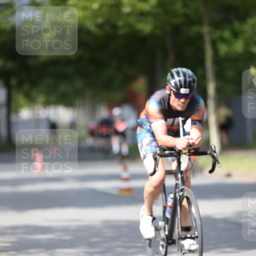 10.08.2025 - GEWOBA Citytriathlon Bremen Yannick Fuchs http://msf.ph/oto/8558405 10.08.2025 12:32:05 Radfahren 552, 615, 627, 657, 682, 689, 770, 806, 838, 839, 857, 873, 876, 888, 897 meine-sportfotos.de