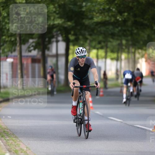 10.08.2025 - GEWOBA Citytriathlon Bremen Yannick Fuchs http://msf.ph/oto/8558421 10.08.2025 12:32:11 Radfahren 551, 657, 682, 689, 735, 770, 806, 838, 839, 857, 876, 888, 897 meine-sportfotos.de