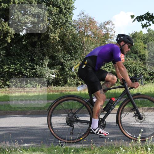 10.08.2025 - GEWOBA Citytriathlon Bremen Yannick Fuchs http://msf.ph/oto/8558422 10.08.2025 10:30:52 Radfahren 353, 376, 476 meine-sportfotos.de