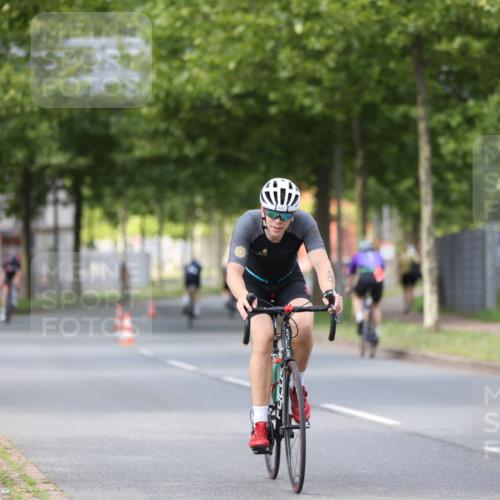 10.08.2025 - GEWOBA Citytriathlon Bremen Yannick Fuchs http://msf.ph/oto/8558423 10.08.2025 12:32:12 Radfahren 551, 682, 689, 735, 770, 806, 838, 839, 857, 876, 888, 897 meine-sportfotos.de