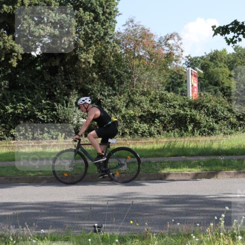 10.08.2025 - GEWOBA Citytriathlon Bremen Yannick Fuchs http://msf.ph/oto/8558426 10.08.2025 10:30:59 Radfahren 376, 476 meine-sportfotos.de