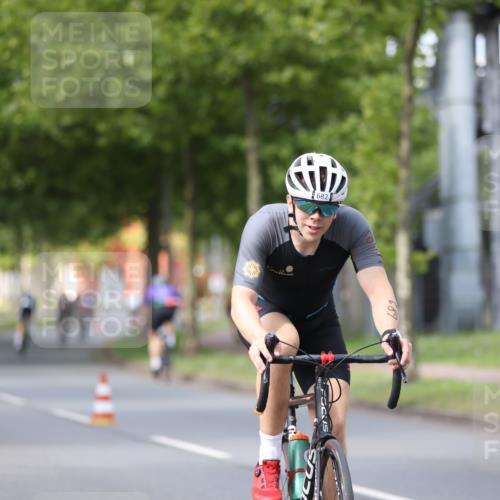 10.08.2025 - GEWOBA Citytriathlon Bremen Yannick Fuchs http://msf.ph/oto/8558427 10.08.2025 12:32:13 Radfahren 551, 682, 689, 735, 770, 806, 838, 857, 876, 888, 897 meine-sportfotos.de