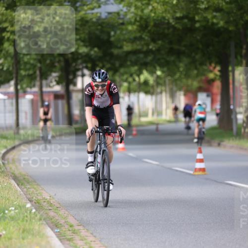 10.08.2025 - GEWOBA Citytriathlon Bremen Yannick Fuchs http://msf.ph/oto/8558430 10.08.2025 12:32:17 Radfahren 551, 641, 648, 682, 735, 776, 806, 838, 840, 888 meine-sportfotos.de