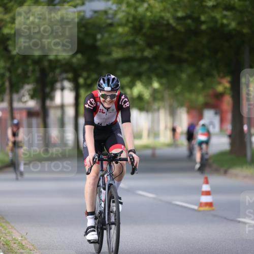 10.08.2025 - GEWOBA Citytriathlon Bremen Yannick Fuchs http://msf.ph/oto/8558431 10.08.2025 12:32:17 Radfahren 551, 641, 648, 682, 735, 776, 806, 838, 840, 888 meine-sportfotos.de