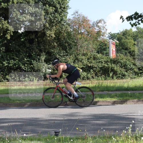 10.08.2025 - GEWOBA Citytriathlon Bremen Yannick Fuchs http://msf.ph/oto/8558433 10.08.2025 10:31:01 Radfahren 376, 476 meine-sportfotos.de