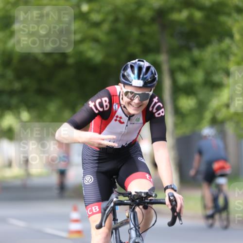 10.08.2025 - GEWOBA Citytriathlon Bremen Yannick Fuchs http://msf.ph/oto/8558434 10.08.2025 12:32:18 Radfahren 551, 641, 648, 682, 735, 776, 806, 838, 840 meine-sportfotos.de